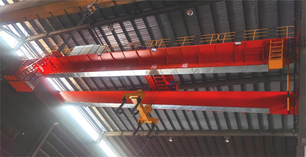 探析YZ冶金橋式起重機(jī)與門式起重機(jī)的應(yīng)用與安全特性